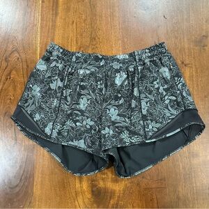Lululemon Hotty Hot 4” Shorts Low Rise Size 10 Metallic Floral
